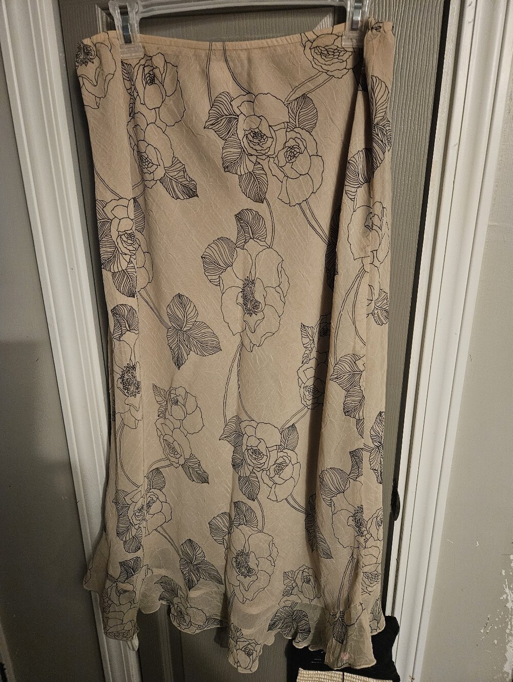 BRAND NEW ** Beige Floral Midi Skirt